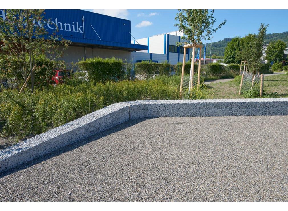 Betonstampfmauer bei der Ikea Spreitenbach