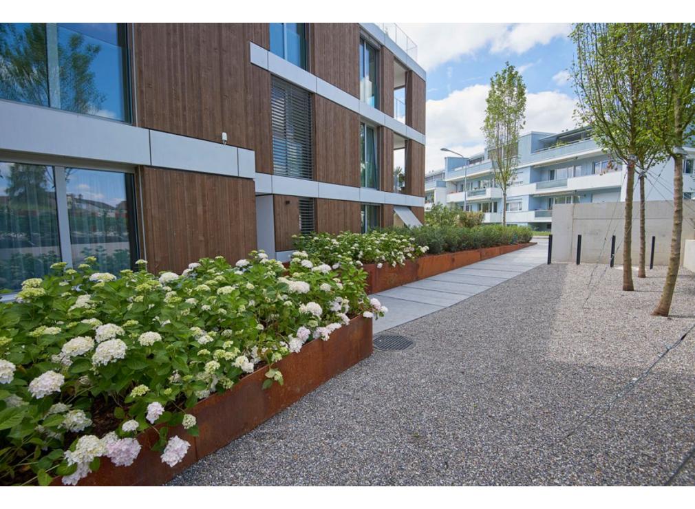 Garten von Mehrfamilienhaus in Zürich-Witikon